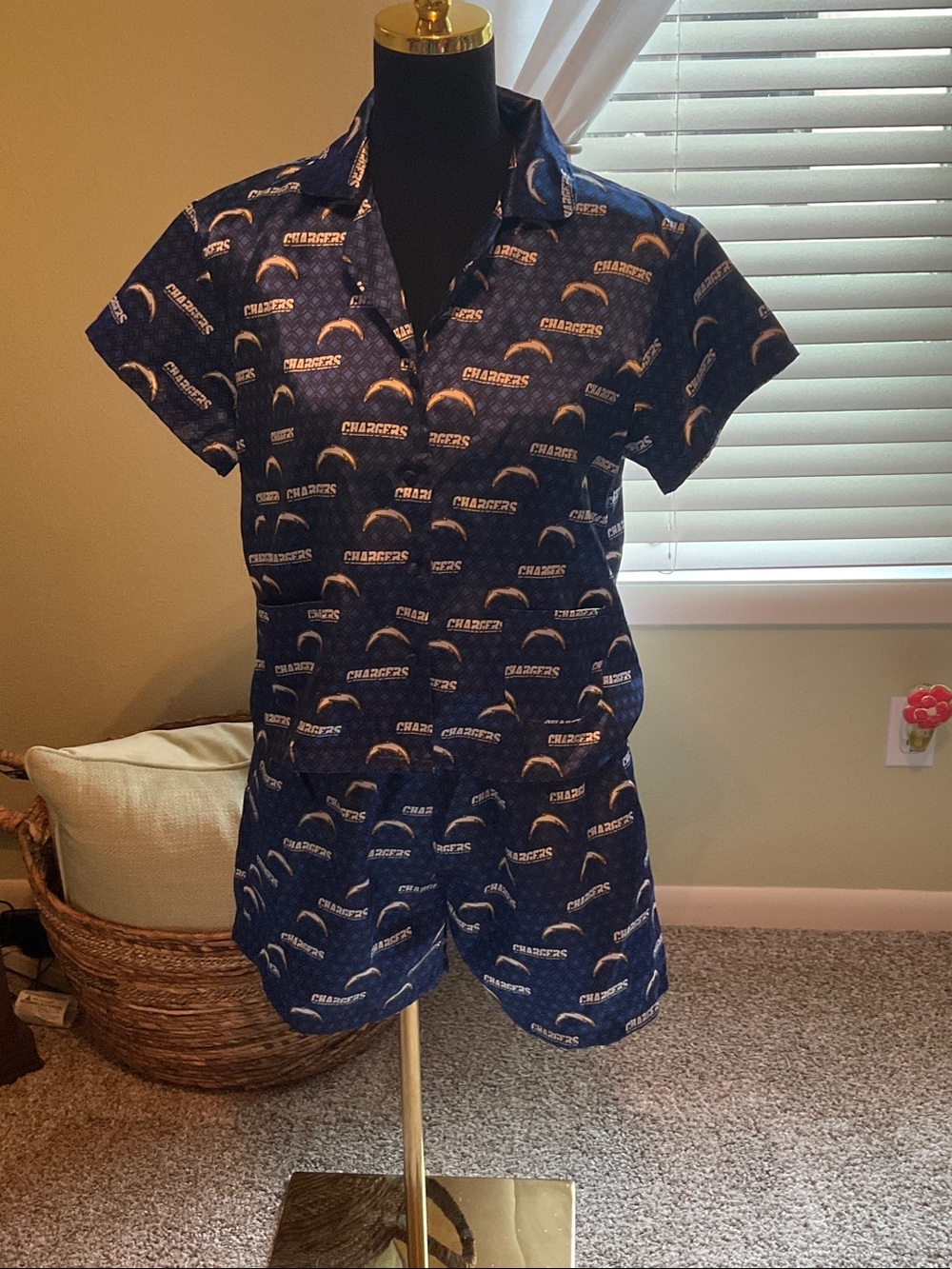 Women’s Size Medium LA Chargers Pajama Set, Excellent Condition, CUTE!
